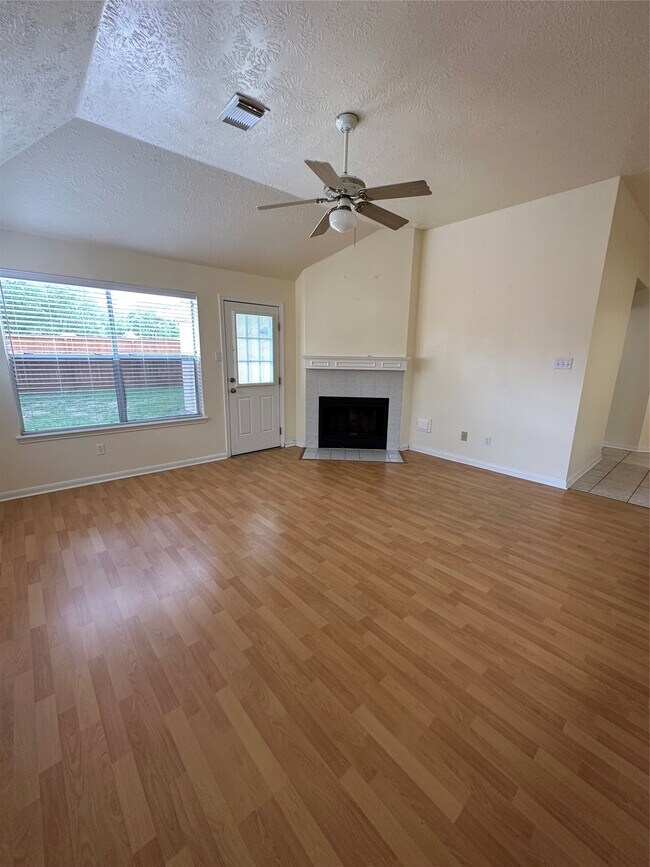 Building Photo - 6815 Stratford Park Dr