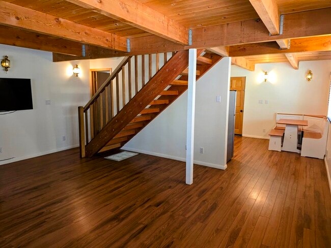 Building Photo - Charming 2 Bed / 1 Bath Cabin with Spa
