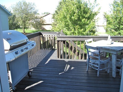 Building Photo - {12532} Immaculate Split-Level Home + Fenc...