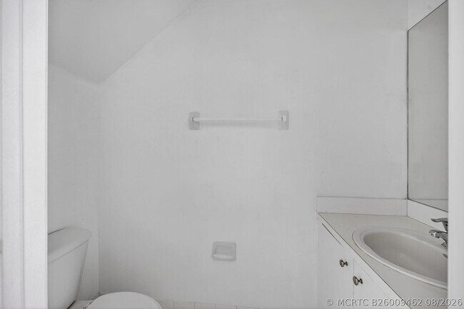 Building Photo - 1575 NE 33rd Ave