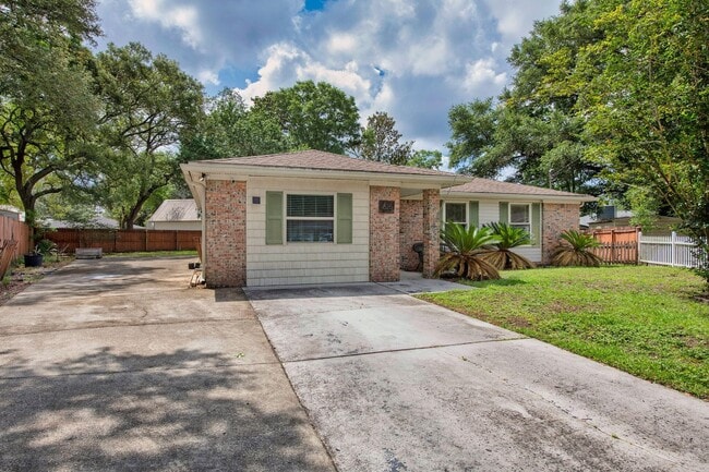 Building Photo - 326 Goldenrod Ct