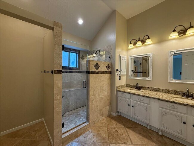 Building Photo - 4614 Russett Pl S