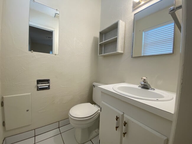 Building Photo - 2625 Kings Rd