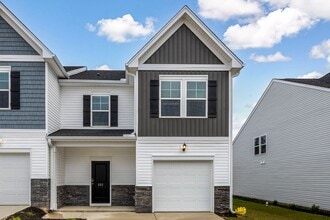 Building Photo - STUNNING TOWNHOME IN BLYTHEWOOD