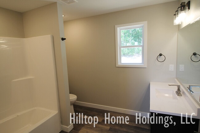 Building Photo - 4 Iron Oak Ln