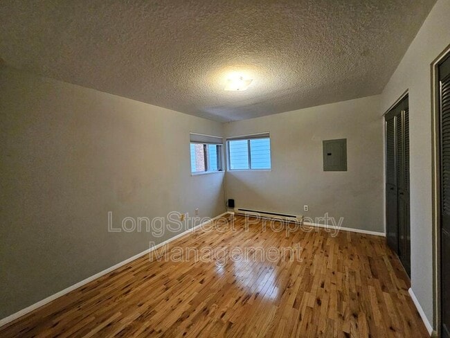 Building Photo - 4602 NE Broadway