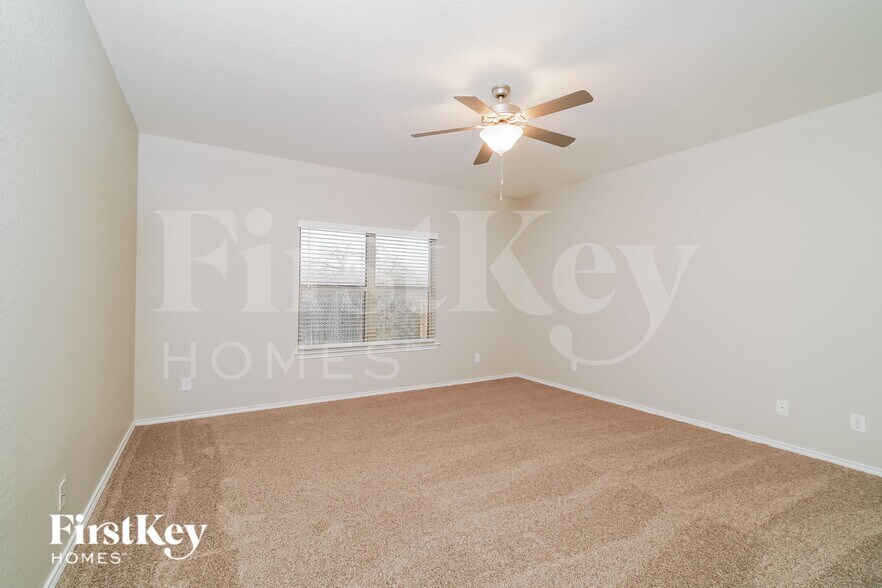 Building Photo - 500 Stonebrook Dr