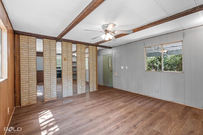 Building Photo - MOVE IN SPECIAL HALF OFF FIRST MONTHS RENT