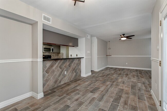 Building Photo - 13109 Burninglog Ln