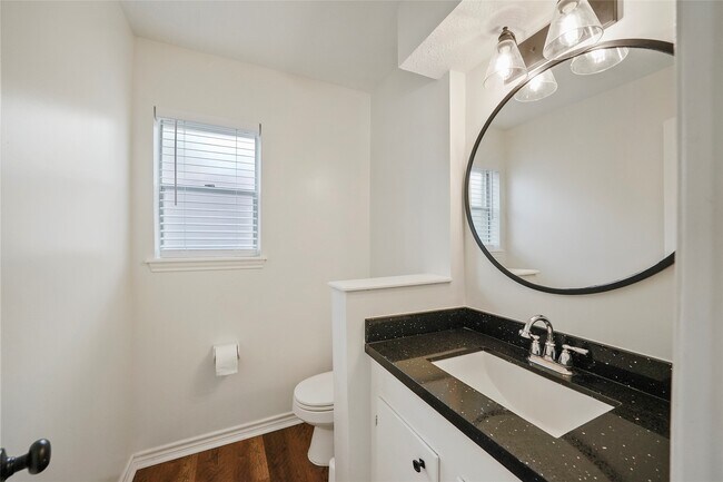 Building Photo - 719 Thornwood Dr