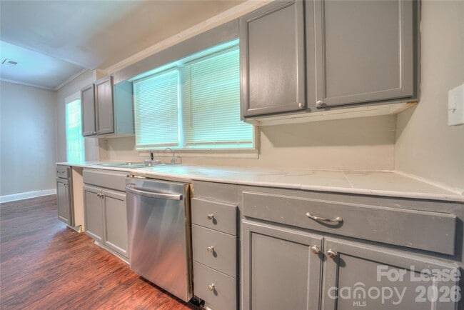 Building Photo - 620 N Moran St