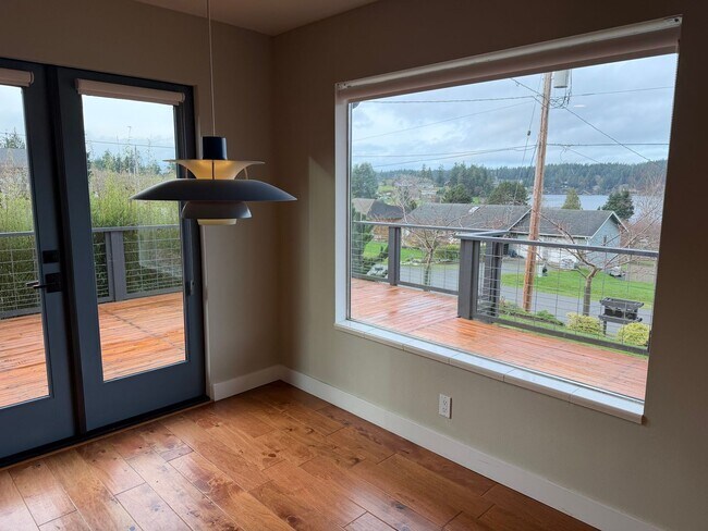 Building Photo - Rare Find with Main House and Fully Equipped ADU!