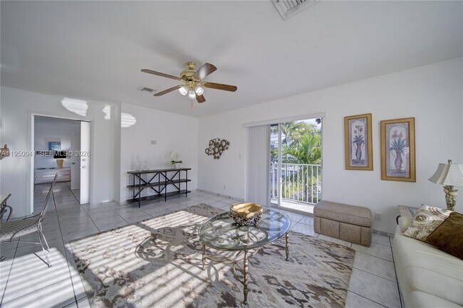 Building Photo - 2855 NE 30th St