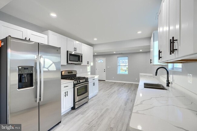 Building Photo - 9 Avenal Rd