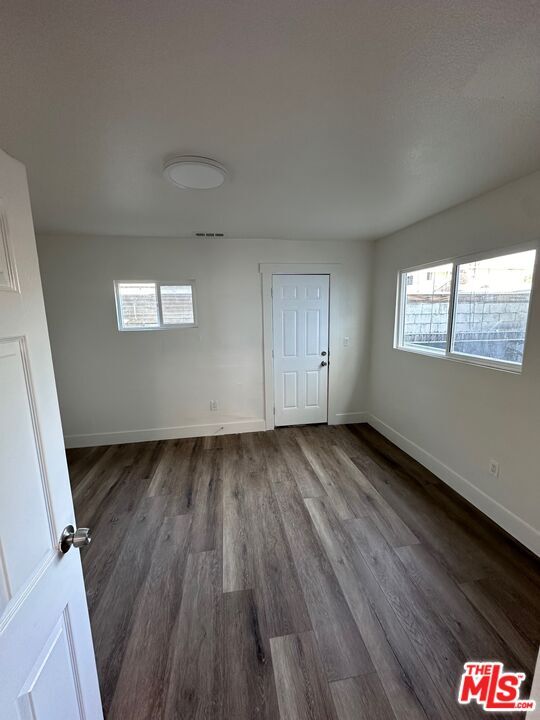 Building Photo - 1238 N Mariposa Ave