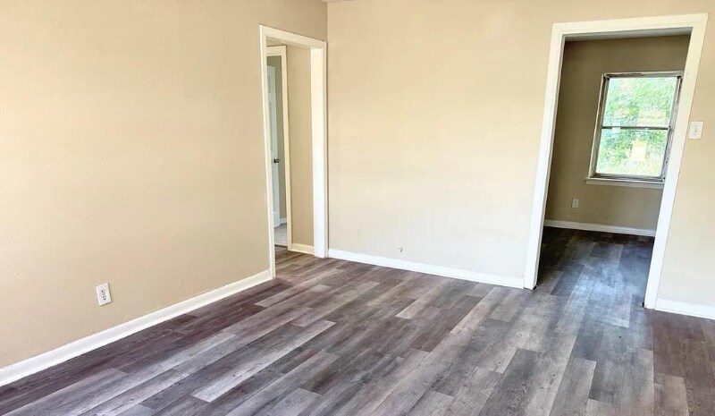 Building Photo - 2406 Sunny Dr