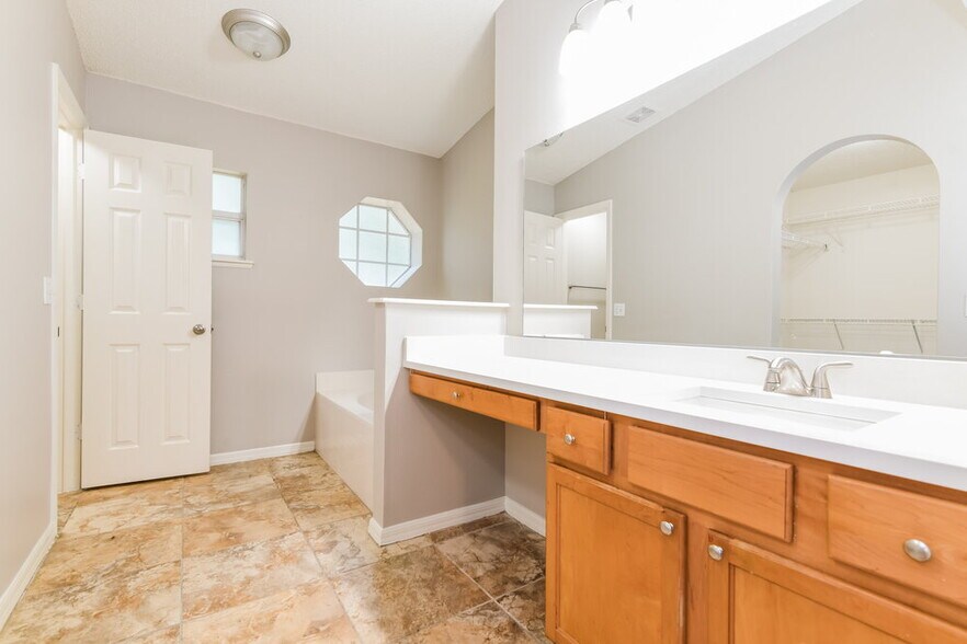 Building Photo - 1117 Windy Bluff Dr