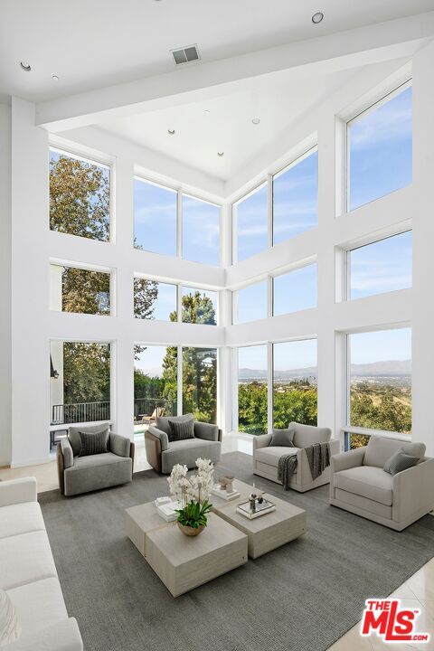 Building Photo - 14435 Mulholland Dr