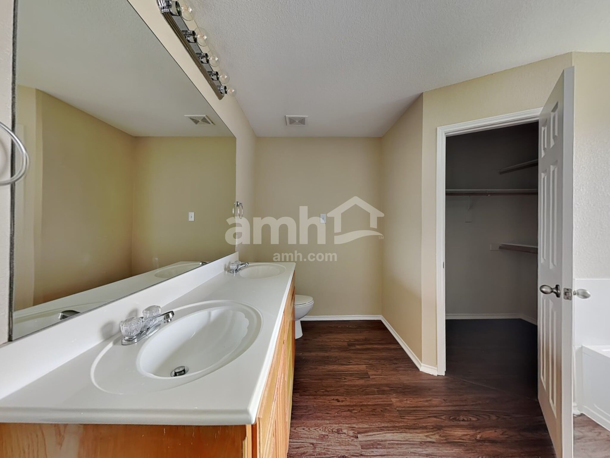 Building Photo - 324 Rock Hill Dr