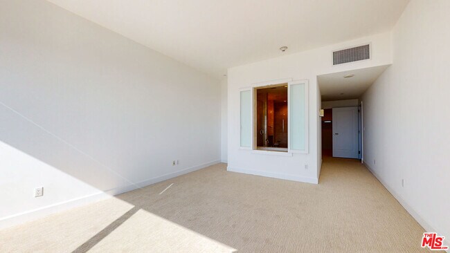 Building Photo - 900 W Olympic Blvd