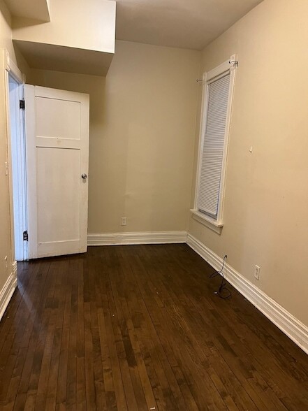 Building Photo - 1936 N Kimball Ave