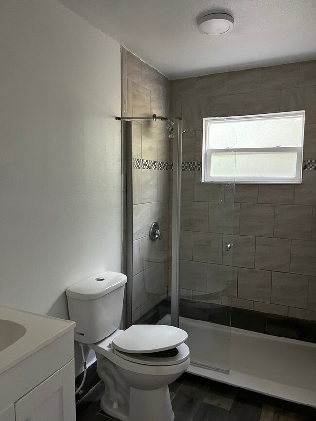 Building Photo - 224 W Cypress St