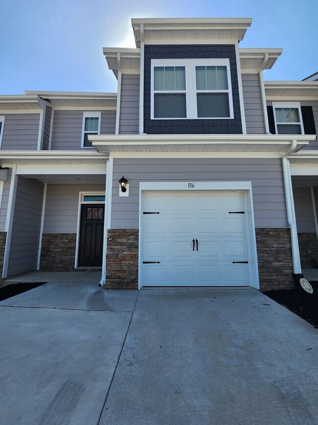 Primary Photo - **6 Month Lease** Hendersonville Rental!