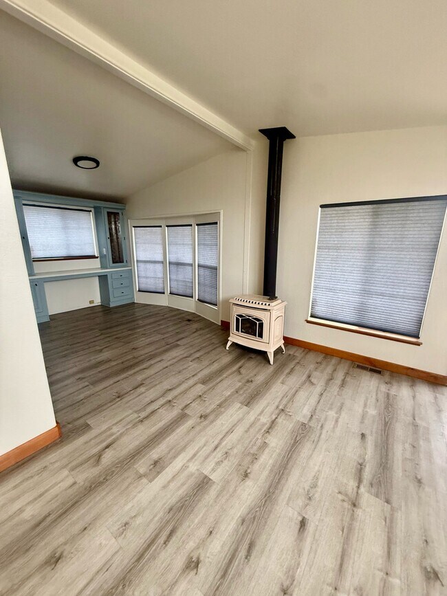 Building Photo - 14555 E Van Tam Way