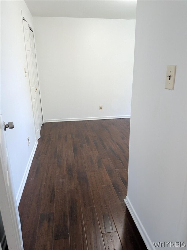 Building Photo - 253 Glenhaven Dr