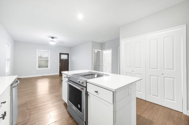 Building Photo - 306 Sacco St