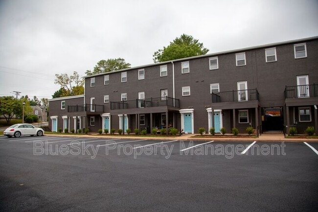 Building Photo - 1000 Monticello Rd