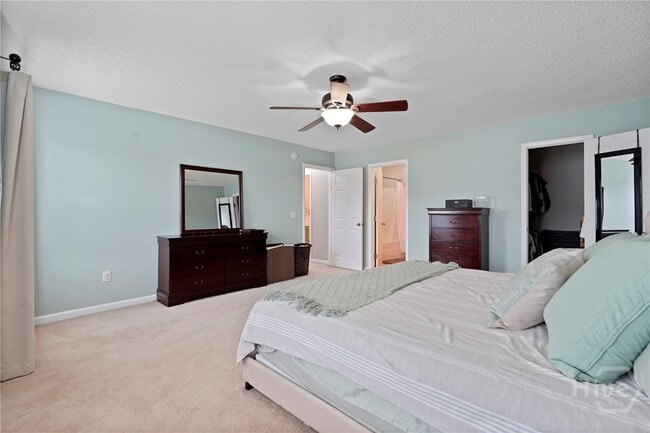 Building Photo - 25 Evergreen Oak Dr