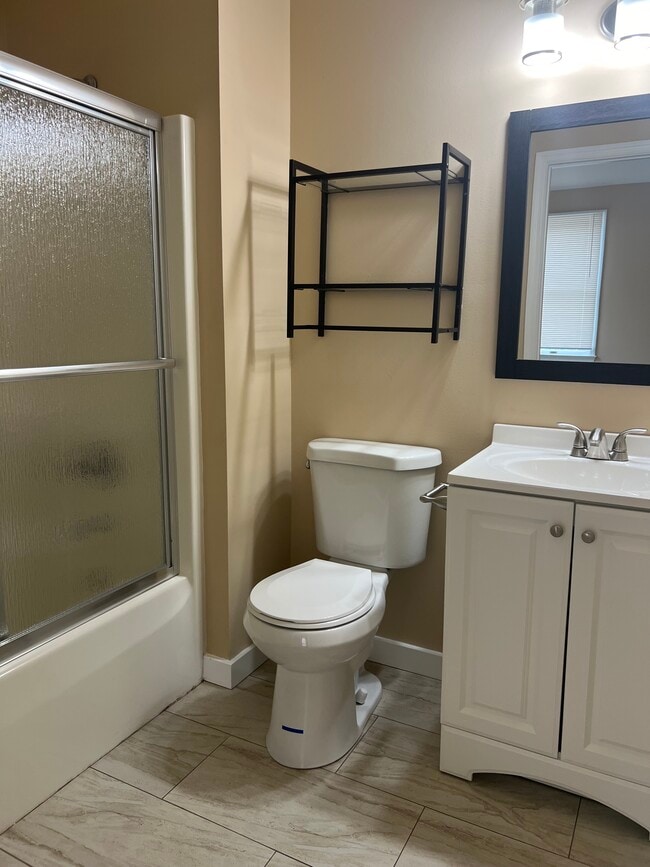 Building Photo - 54 W Sharon Rd