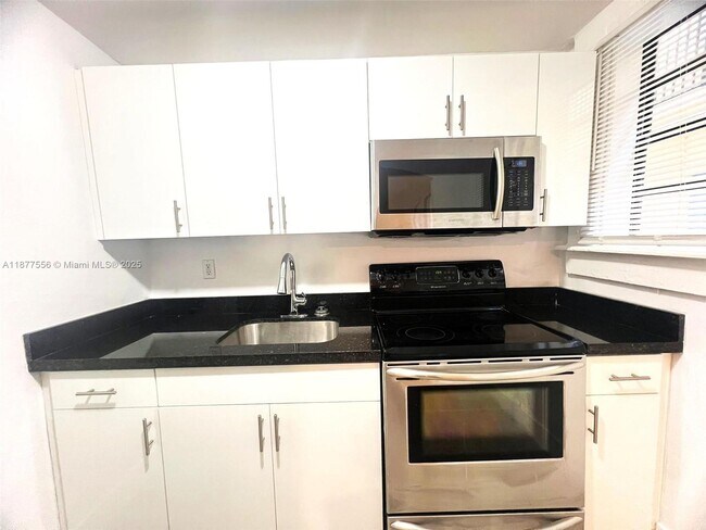 Building Photo - 1319 Meridian Ave