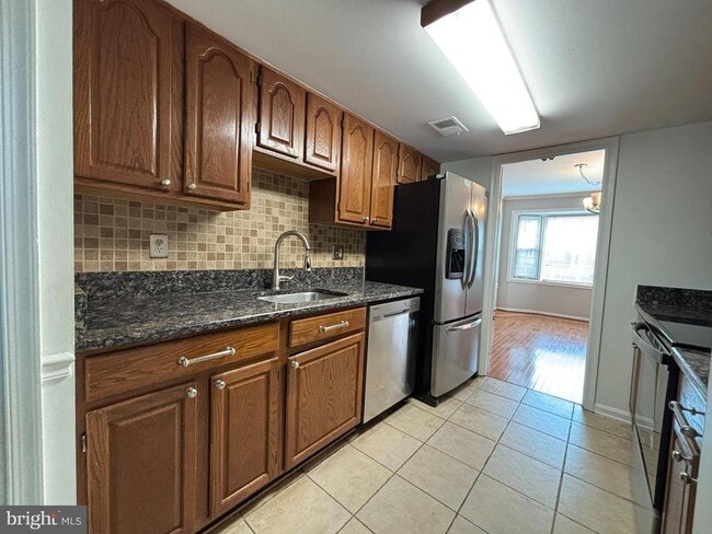 Building Photo - 12700 Inverness Way