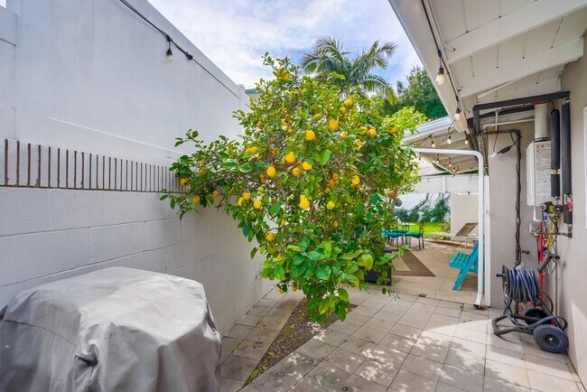 Building Photo - 12042 Sylvester St