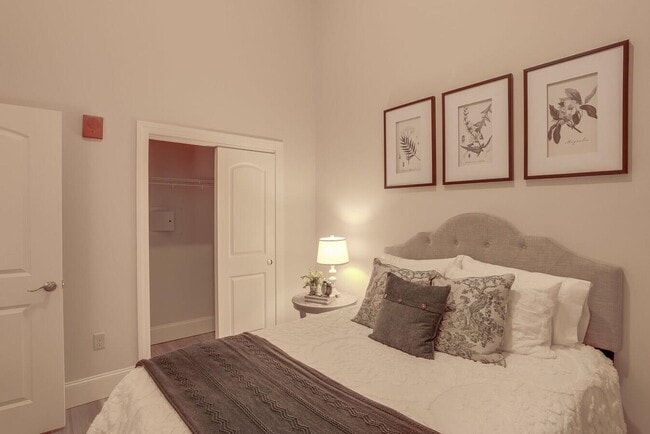 Building Photo - 195 McGregor St