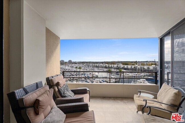 Building Photo - 4267 Marina City Dr