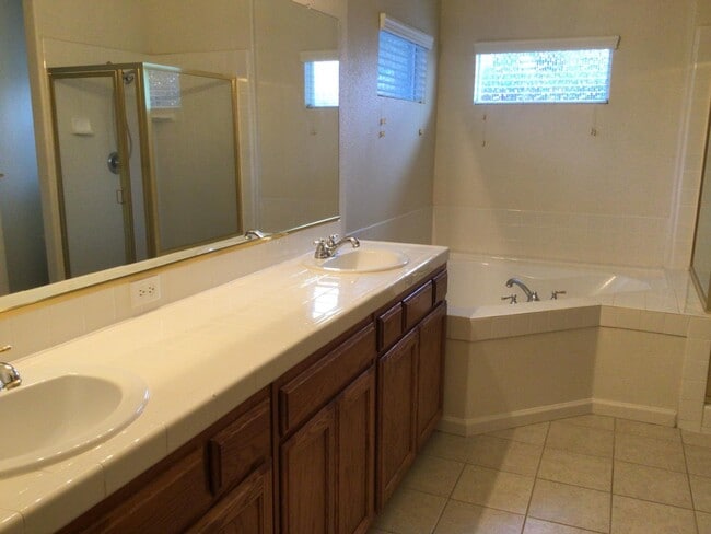 Building Photo - 1138 E Royal Dornoch Ave