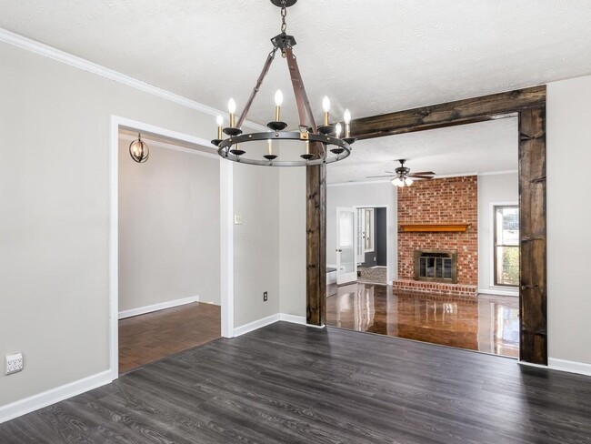 Building Photo - 753 Daphne Ln