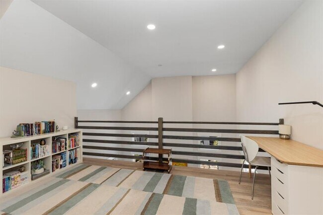 Building Photo - 304 Mado Ln