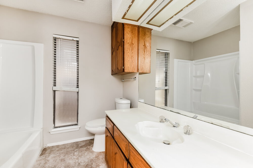 Building Photo - 3621 Willowbrook Dr