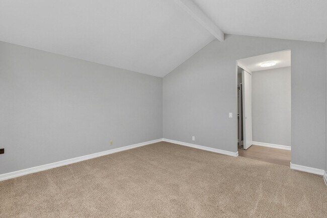 Building Photo - Spacious Home w/ Loft in Village Park!
