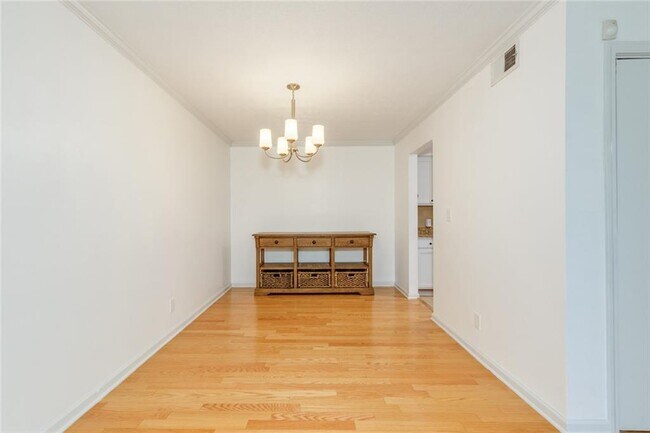 Building Photo - 3005 Seven Pines Ln