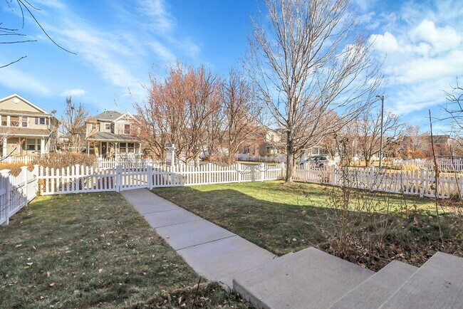 Building Photo - Central Park HOUSE for rent! 2 BLOCKS TO STANLEY MARKETPLACE