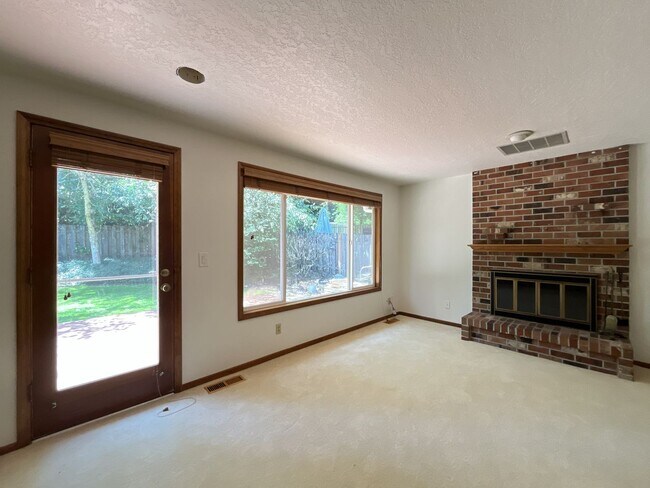 Building Photo - Charming Single-Level Home with Multiple Living Areas and Spacious Backyard Retreat