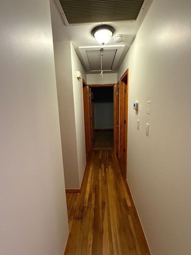Building Photo - Charming 3BR apartment in East Meadow
