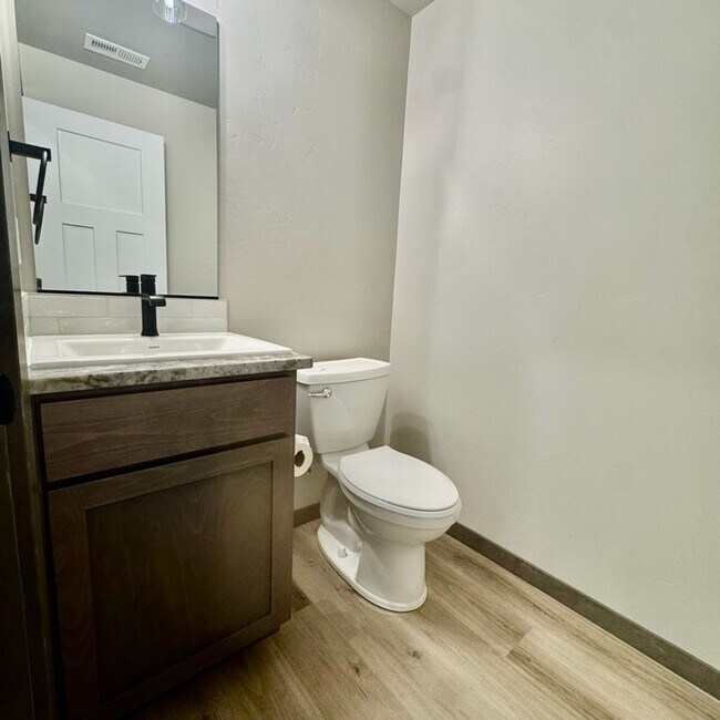 Building Photo - Brand new Townhome in heart of Rathdrum
