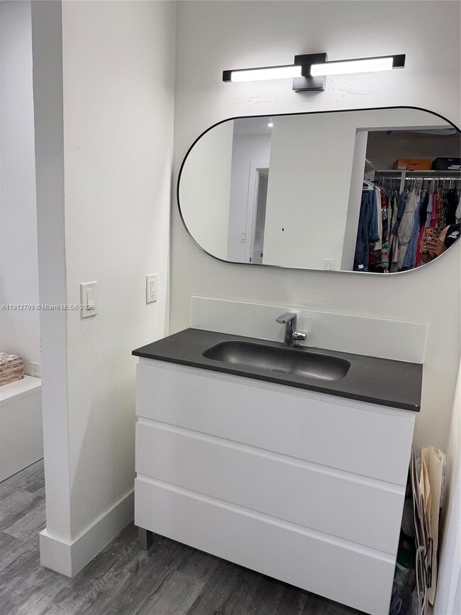 Building Photo - 1271 SW 124th Ct