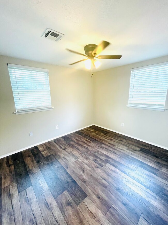 Building Photo - ** 4 Bed 2 Bath Located in Prattville ** C...